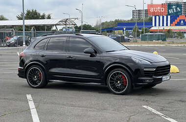 Внедорожник / Кроссовер Porsche Cayenne 2016 в 