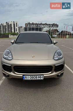 Позашляховик / Кросовер Porsche Cayenne 2016 в 