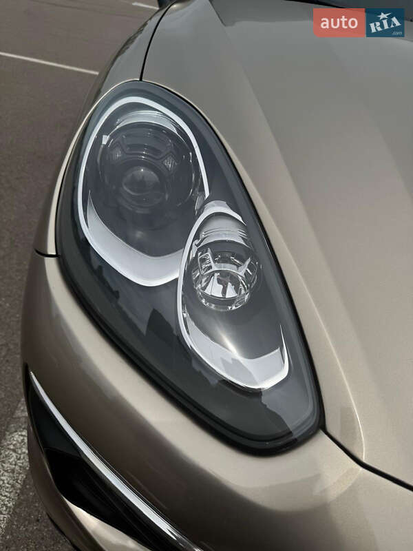 Позашляховик / Кросовер Porsche Cayenne 2016 в Києві