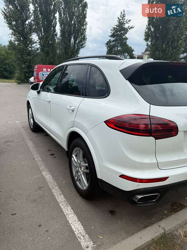Позашляховик / Кросовер Porsche Cayenne 2016 в Ірпені