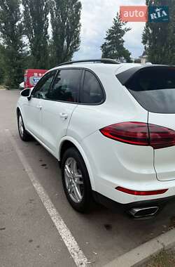 Внедорожник / Кроссовер Porsche Cayenne 2016 в 