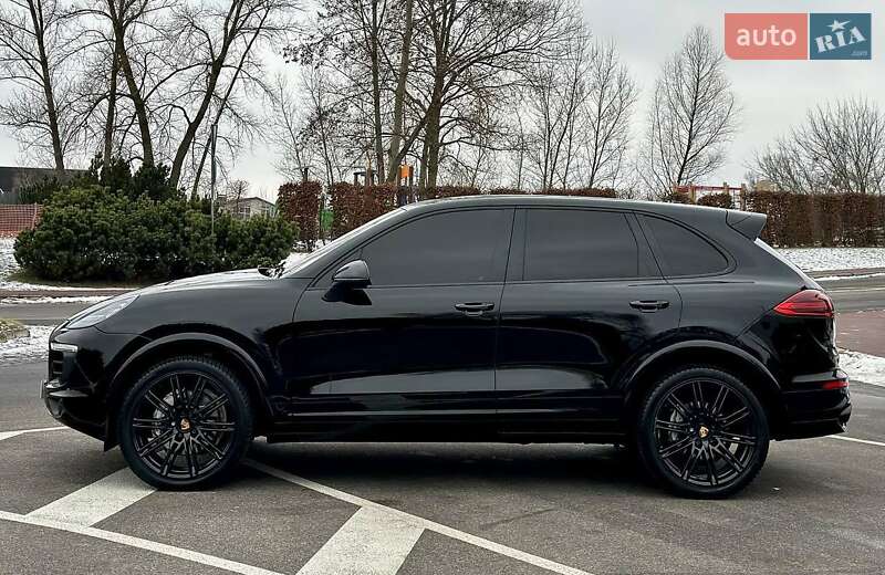 Внедорожник / Кроссовер Porsche Cayenne 2017 в Киеве