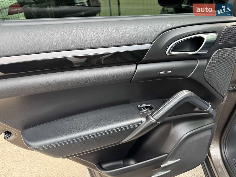 Позашляховик / Кросовер Porsche Cayenne 2012 в Києві