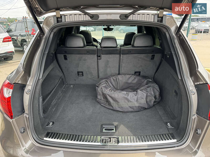 Позашляховик / Кросовер Porsche Cayenne 2012 в Києві