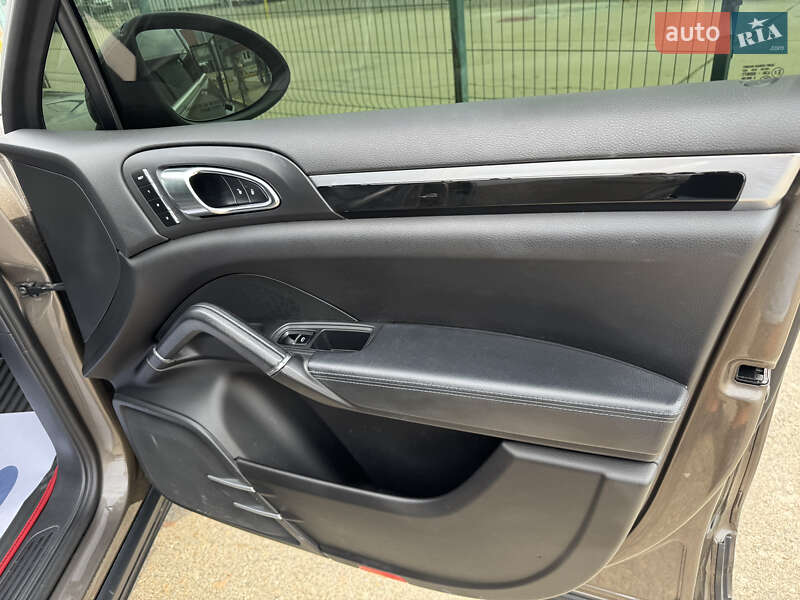 Позашляховик / Кросовер Porsche Cayenne 2012 в Києві