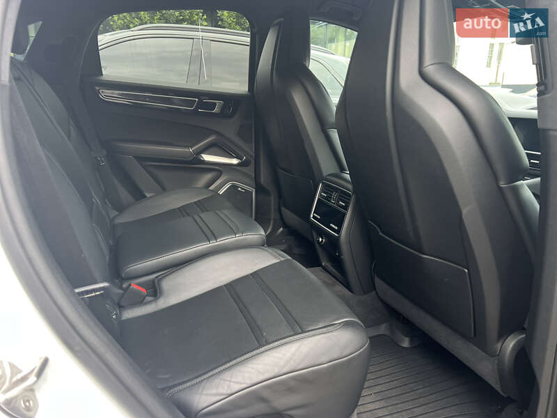 Позашляховик / Кросовер Porsche Cayenne 2019 в Києві