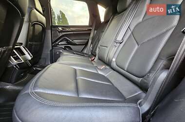 Позашляховик / Кросовер Porsche Cayenne 2013 в 