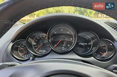 Позашляховик / Кросовер Porsche Cayenne 2013 в 