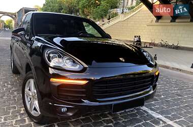 Позашляховик / Кросовер Porsche Cayenne 2015 в 