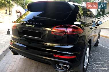 Позашляховик / Кросовер Porsche Cayenne 2015 в 
