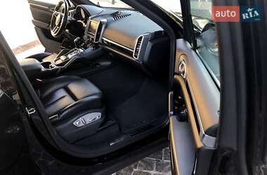 Позашляховик / Кросовер Porsche Cayenne 2015 в 