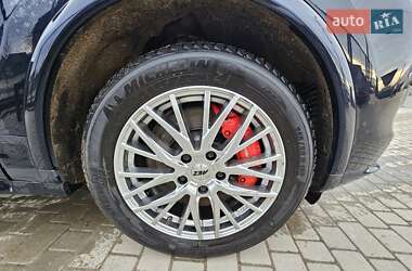 Позашляховик / Кросовер Porsche Cayenne 2015 в 