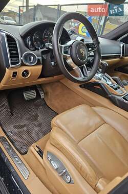 Позашляховик / Кросовер Porsche Cayenne 2015 в 