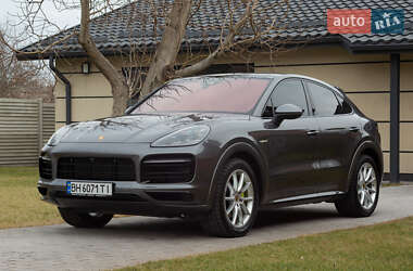 Позашляховик / Кросовер Porsche Cayenne 2021 в 