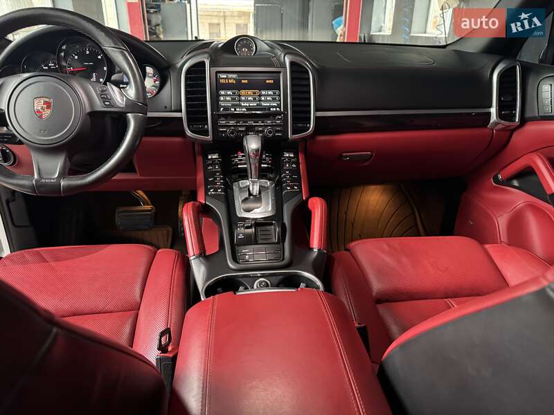 Внедорожник / Кроссовер Porsche Cayenne 2014 в Тернополе