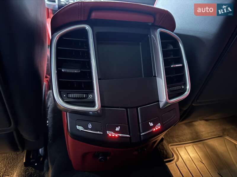 Внедорожник / Кроссовер Porsche Cayenne 2014 в Тернополе