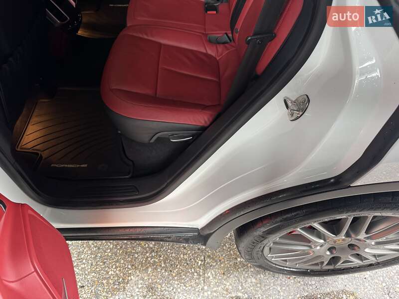 Внедорожник / Кроссовер Porsche Cayenne 2014 в Тернополе