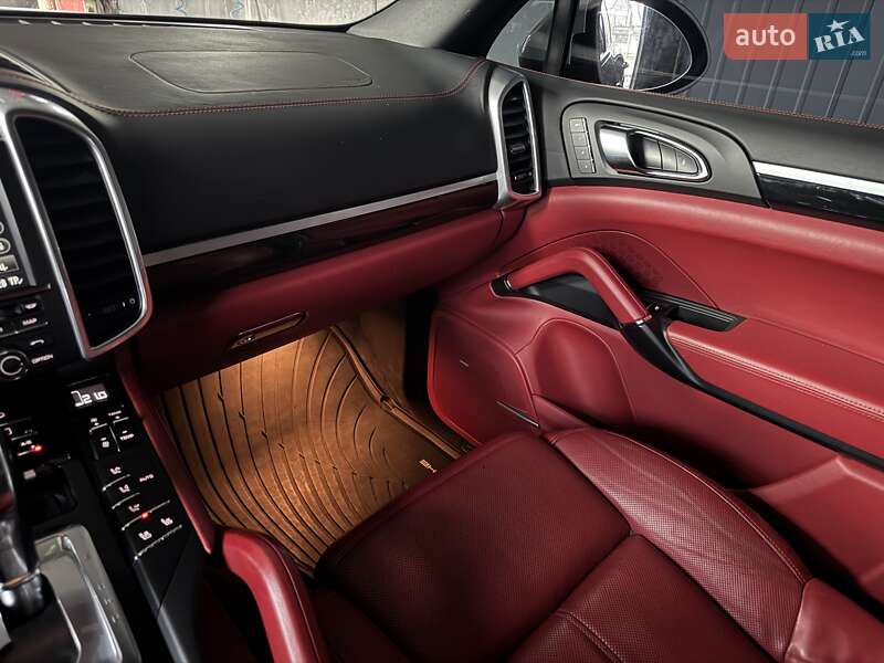Внедорожник / Кроссовер Porsche Cayenne 2014 в Тернополе