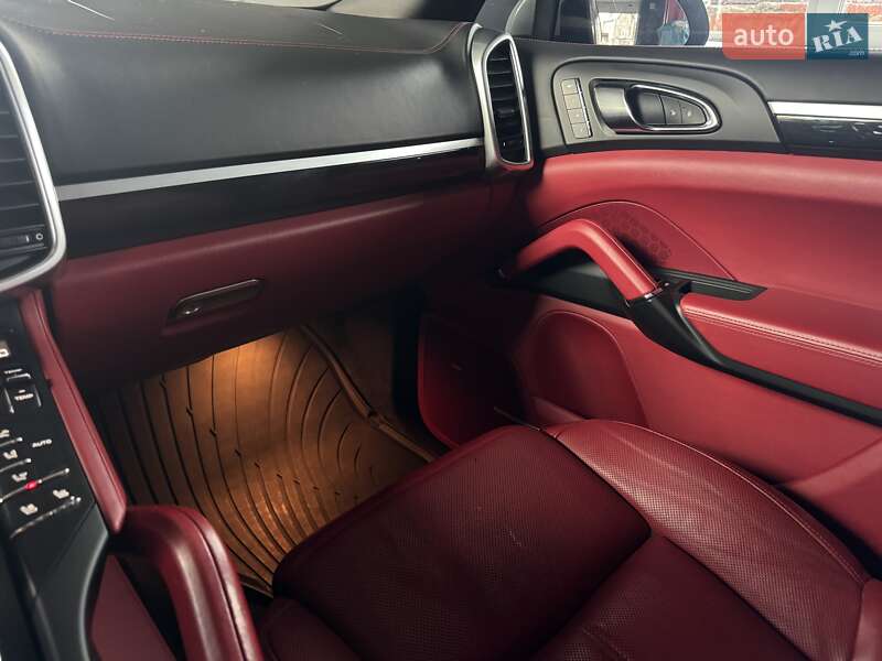 Внедорожник / Кроссовер Porsche Cayenne 2014 в Тернополе