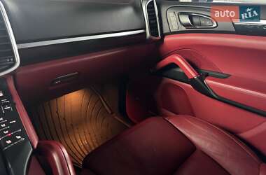 Внедорожник / Кроссовер Porsche Cayenne 2014 в 
