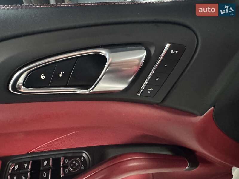 Внедорожник / Кроссовер Porsche Cayenne 2014 в Тернополе