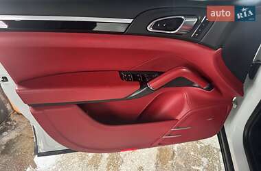Внедорожник / Кроссовер Porsche Cayenne 2014 в 