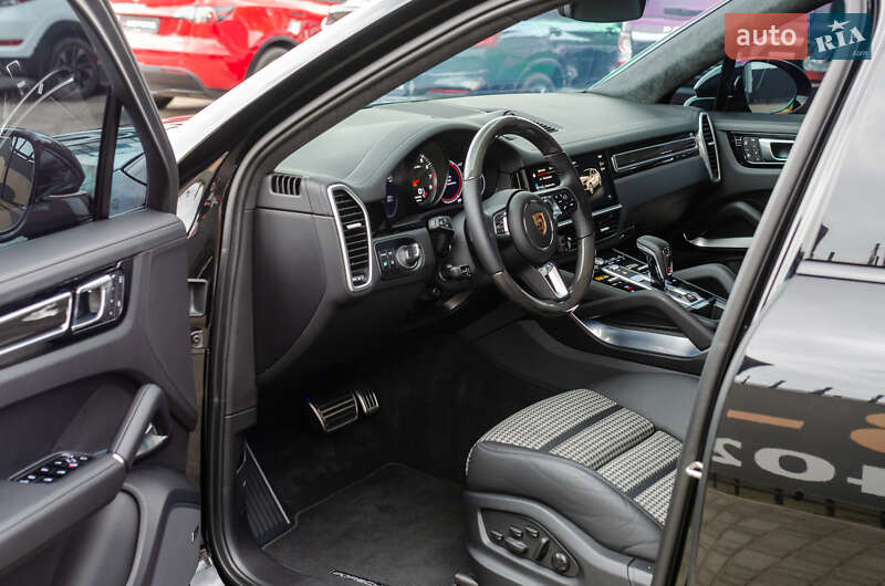 Внедорожник / Кроссовер Porsche Cayenne 2023 в Киеве