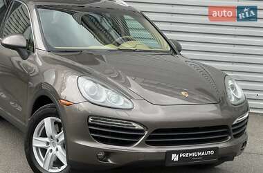 Внедорожник / Кроссовер Porsche Cayenne 2012 в 