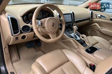 Внедорожник / Кроссовер Porsche Cayenne 2012 в 