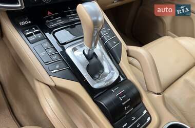 Внедорожник / Кроссовер Porsche Cayenne 2012 в 