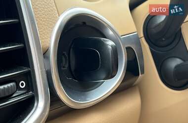 Внедорожник / Кроссовер Porsche Cayenne 2012 в 