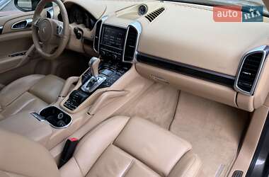 Внедорожник / Кроссовер Porsche Cayenne 2012 в 