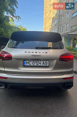 Внедорожник / Кроссовер Porsche Cayenne 2015 в 