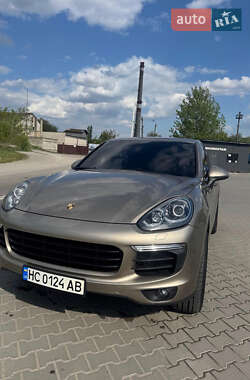 Внедорожник / Кроссовер Porsche Cayenne 2015 в 