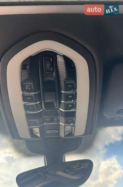 Внедорожник / Кроссовер Porsche Cayenne 2015 в 