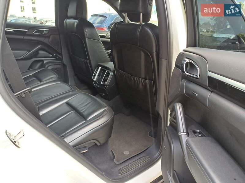 Внедорожник / Кроссовер Porsche Cayenne 2011 в Чернигове