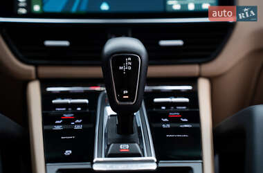 Внедорожник / Кроссовер Porsche Cayenne 2019 в 