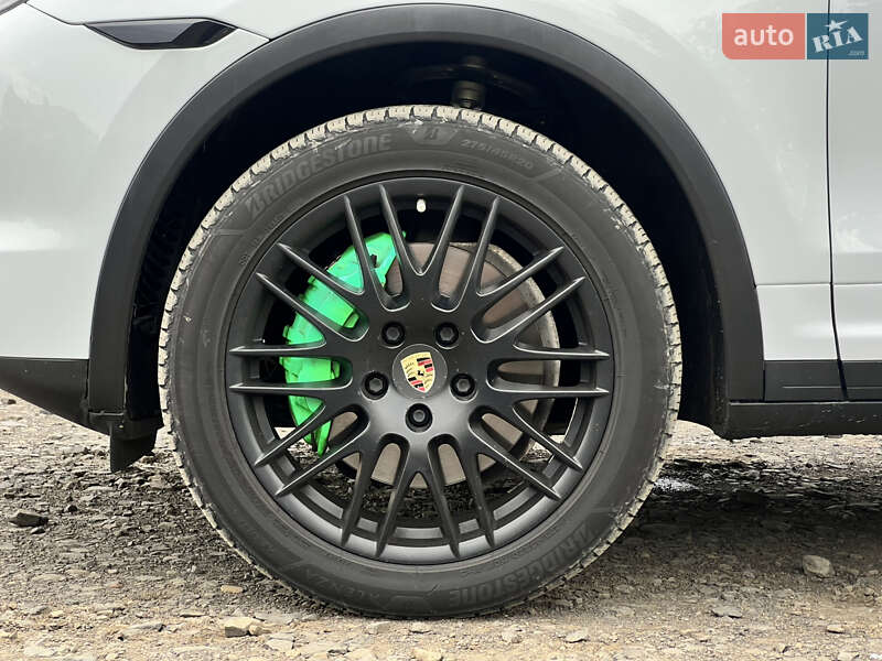 Внедорожник / Кроссовер Porsche Cayenne 2014 в Луцке
