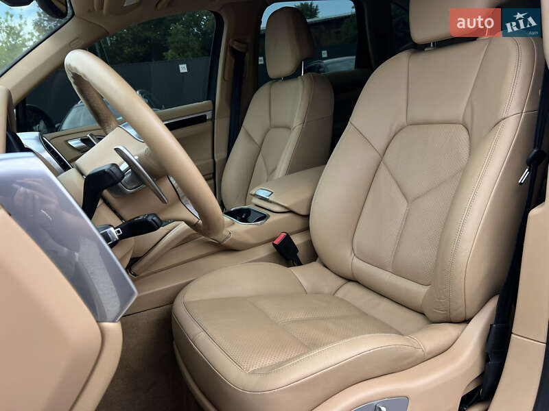 Внедорожник / Кроссовер Porsche Cayenne 2014 в Луцке
