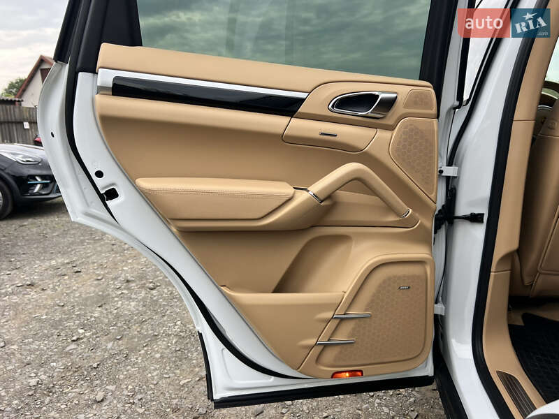 Внедорожник / Кроссовер Porsche Cayenne 2014 в Луцке