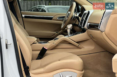 Внедорожник / Кроссовер Porsche Cayenne 2014 в 