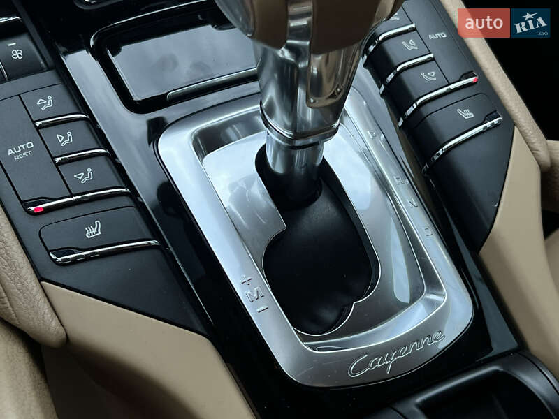 Внедорожник / Кроссовер Porsche Cayenne 2014 в Луцке