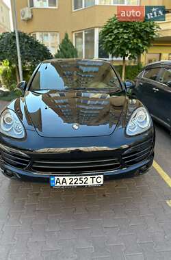 Внедорожник / Кроссовер Porsche Cayenne 2012 в Киеве