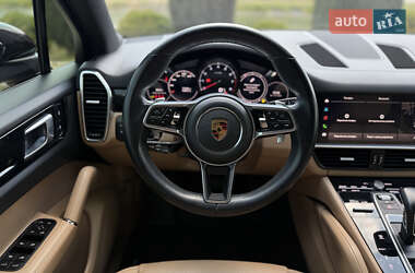 Внедорожник / Кроссовер Porsche Cayenne 2021 в 