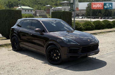 Внедорожник / Кроссовер Porsche Cayenne 2021 в 