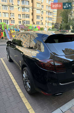 Позашляховик / Кросовер Porsche Cayenne 2012 в 