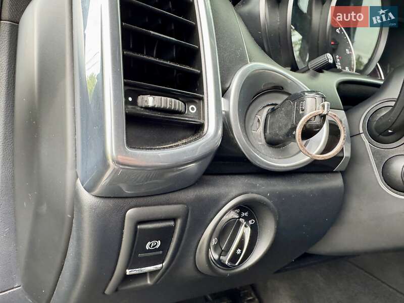 Позашляховик / Кросовер Porsche Cayenne 2012 в Києві
