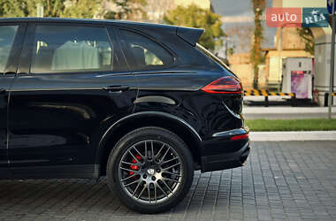 Внедорожник / Кроссовер Porsche Cayenne 2016 в 