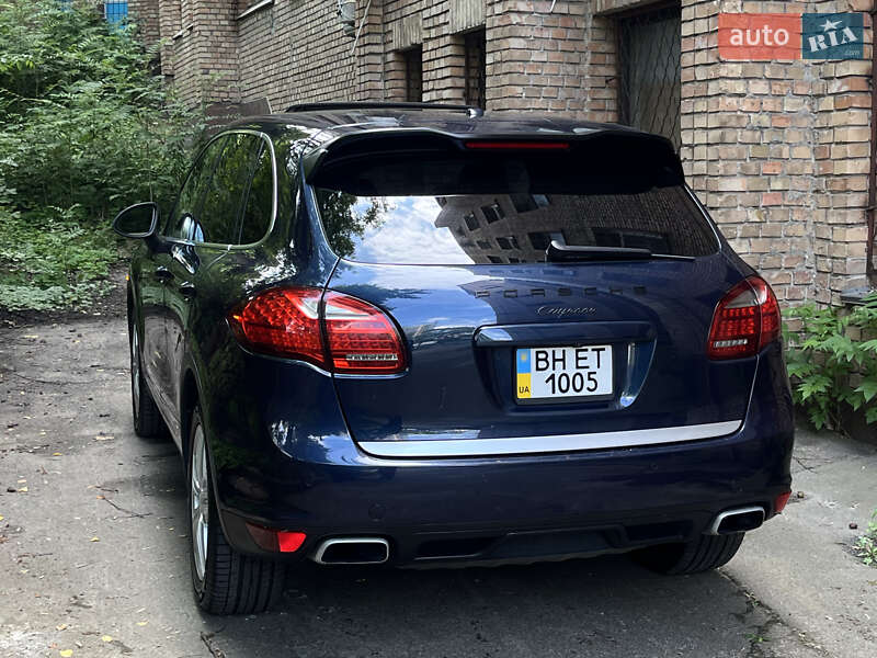 Внедорожник / Кроссовер Porsche Cayenne 2011 в Киеве