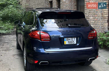 Внедорожник / Кроссовер Porsche Cayenne 2011 в 